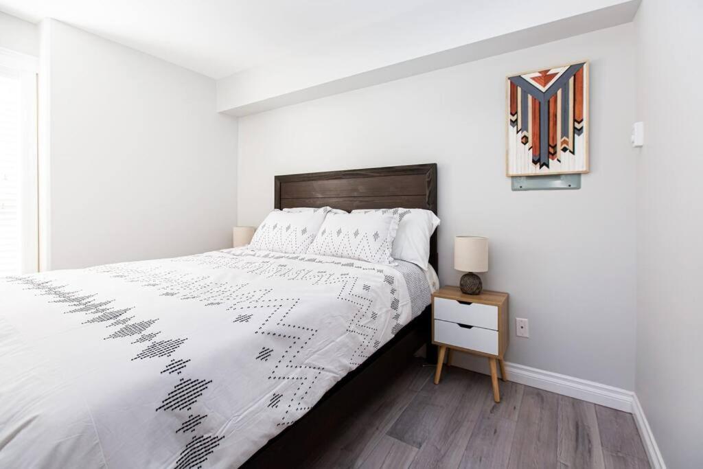 Beautiful & Cozy 1 Bedroom 1 Bath In The Westshore Вікторія Екстер'єр фото